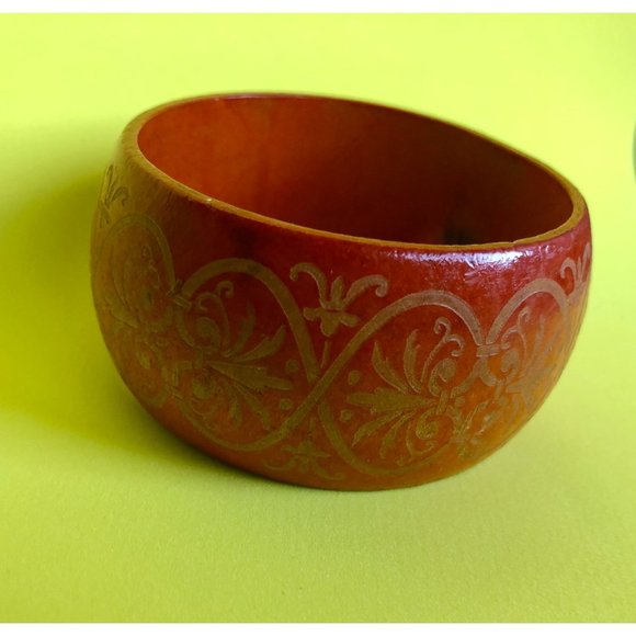 Vintage Bohemian 1970s Wide Orange Glazed Etched Wood Bangle - Picture 2 of 4